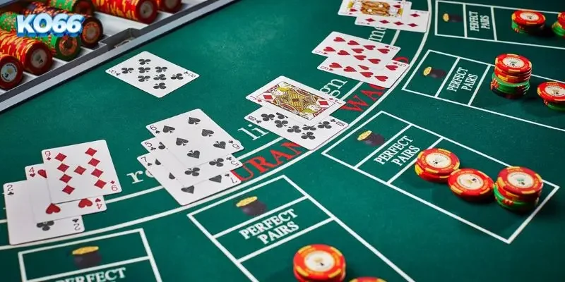 Chiến Thuật Blackjack Thắng Lớn KO66: Ma Trận Xác Suất Và Quản Trị Vốn 1 Biểu đồ phân tích tỷ lệ quắc bài dựa trên tổng điểm số hiện có của người chơi.